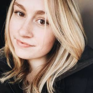 Anna Meyer Headshot Image